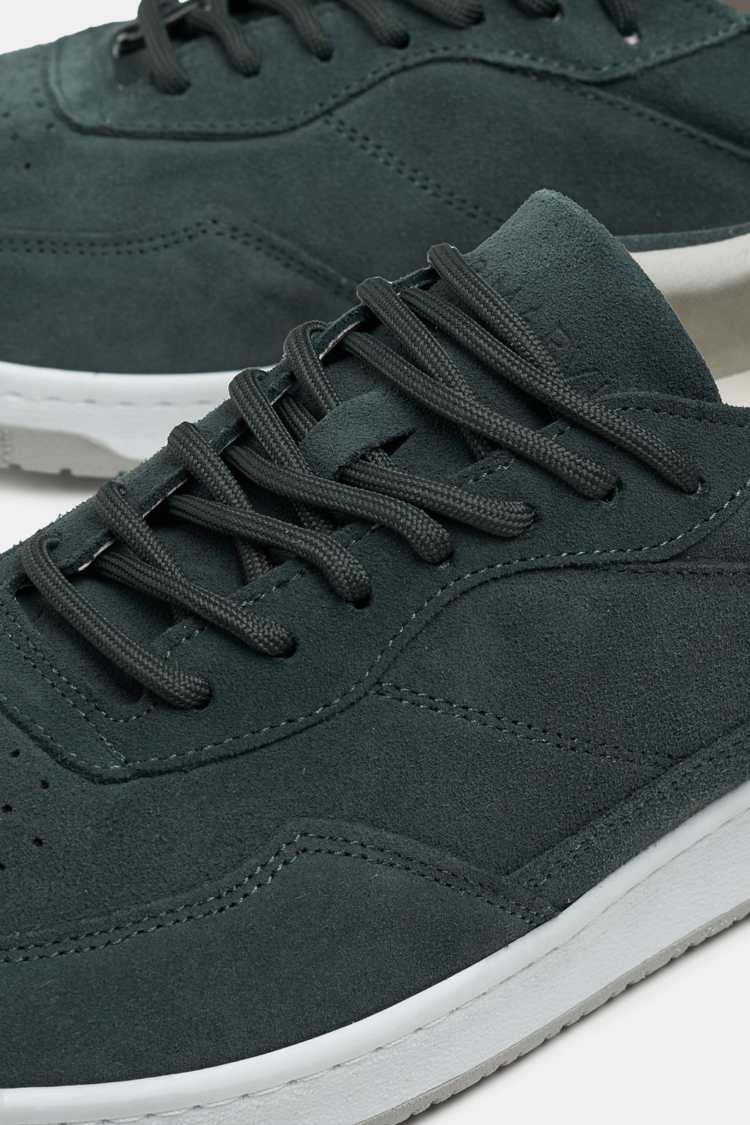 Lakes * The Suede Sneakers